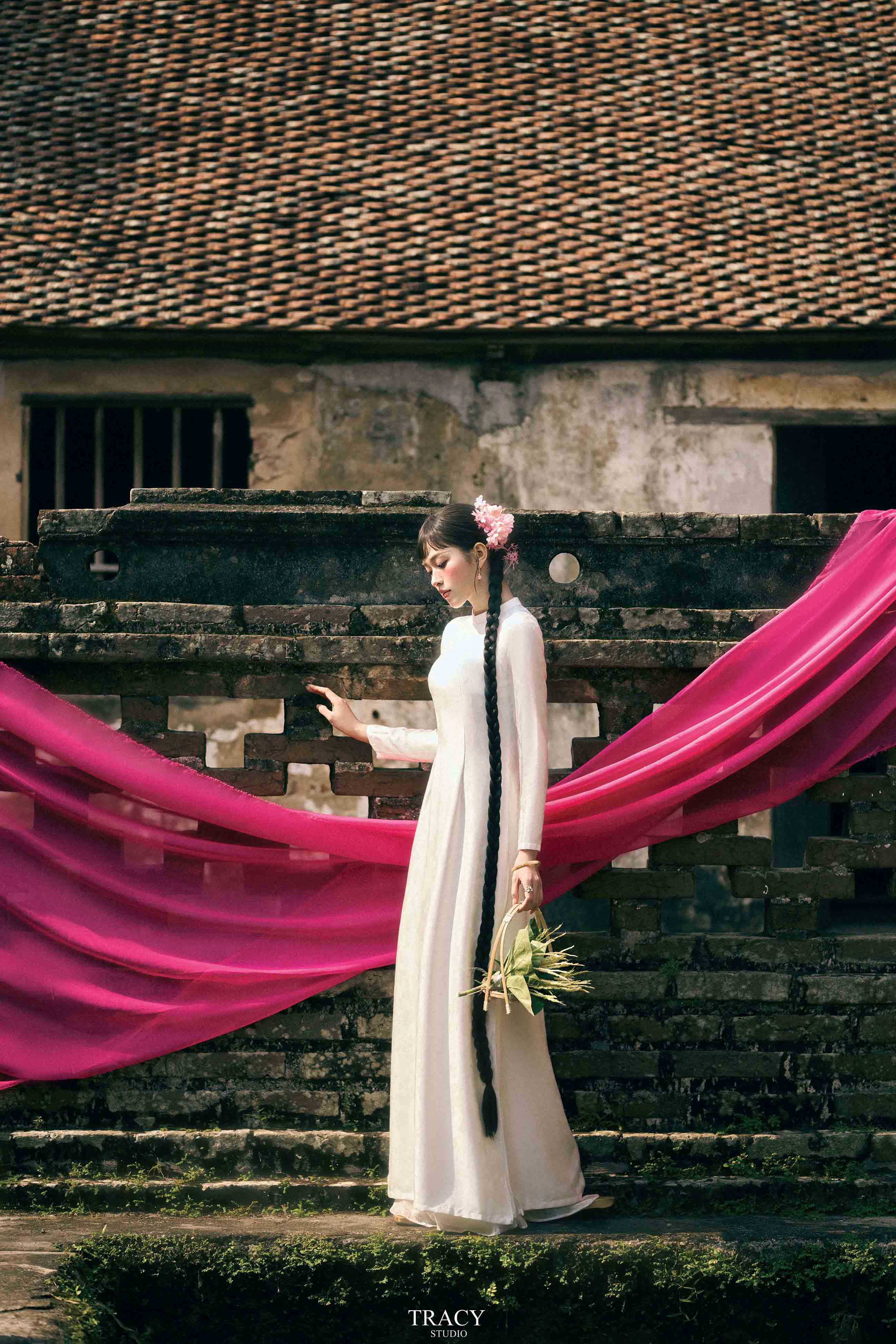 frontend/img/gallery/anh-tet-yem-ao-dai/tracy-studio-chup-concept-ao-dai-chu-oanh (5).jpg
